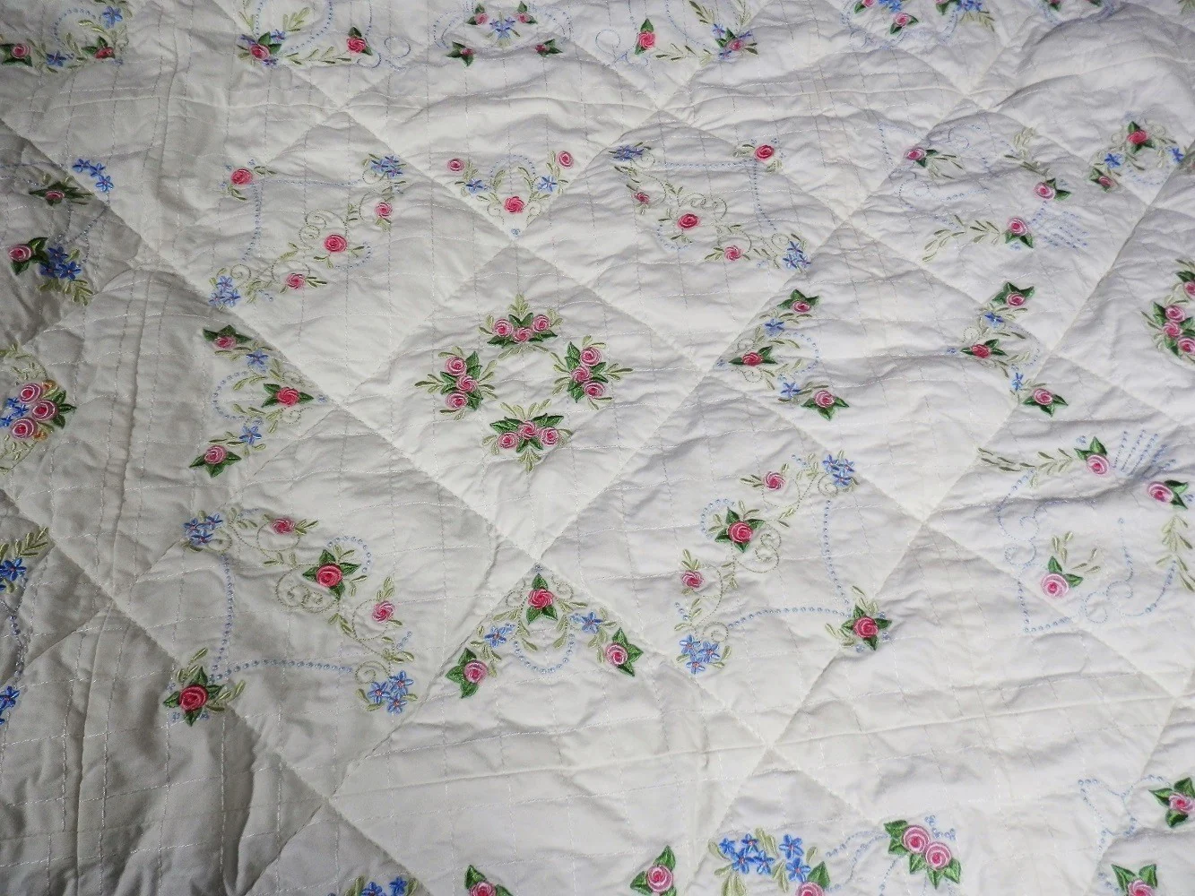 ANTIQUE PEARLY ROSE QUILT - Queen Size, Embroidered, Hand Made Heirloom, One Of A Kind Treasure - Image 4