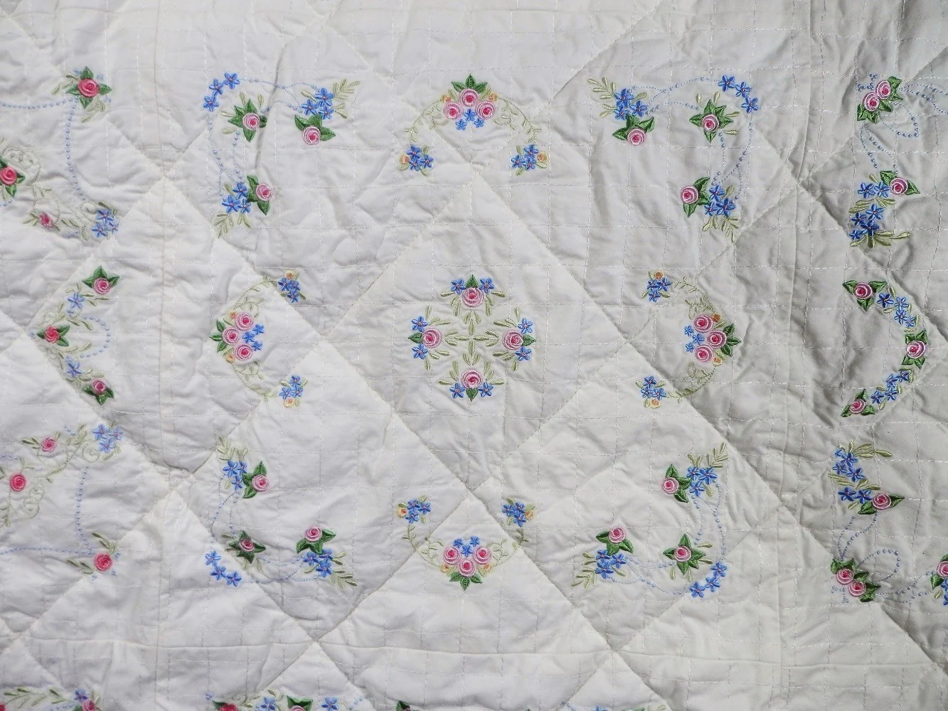 ANTIQUE PEARLY ROSE QUILT - Queen Size, Embroidered, Hand Made Heirloom, One Of A Kind Treasure - Image 5