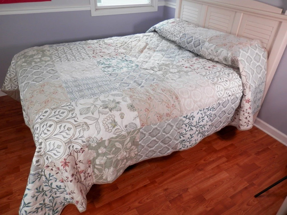 EMBROIDERED MUTED COLORS Designer King/Queen Bed Quilt - Image 13
