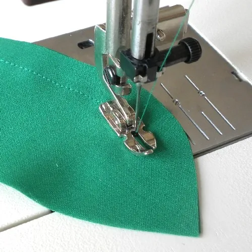 Juki Adjustable Narrow Zipper/Straight Stitch Foot - Image 2