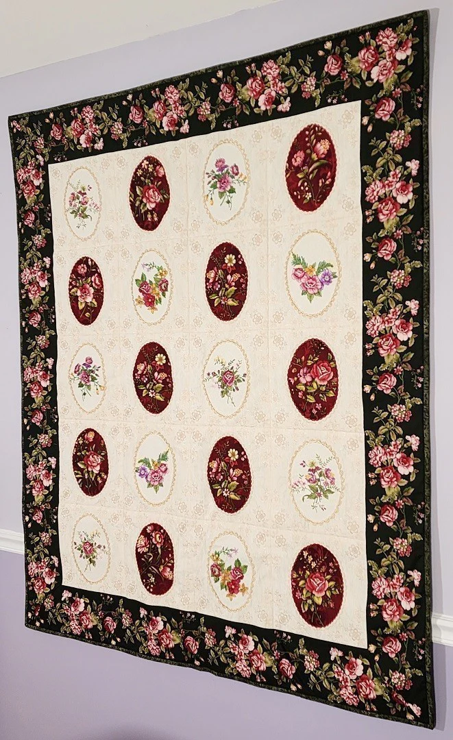 SPLENDID HOLIDAY II Embroidered Wall Hanging/Throw - Image 2