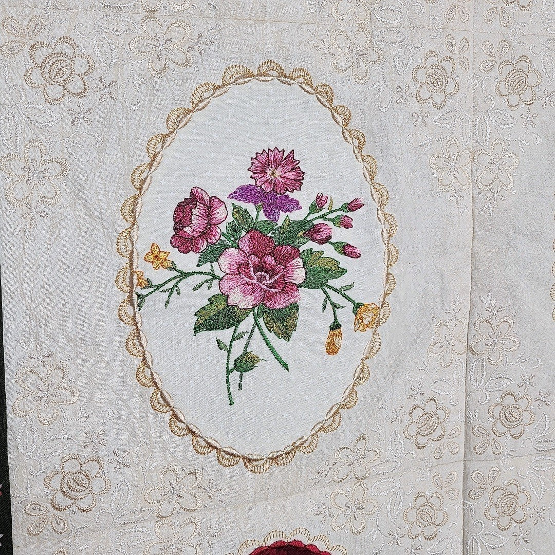 SPLENDID HOLIDAY II Embroidered Wall Hanging/Throw - Image 3